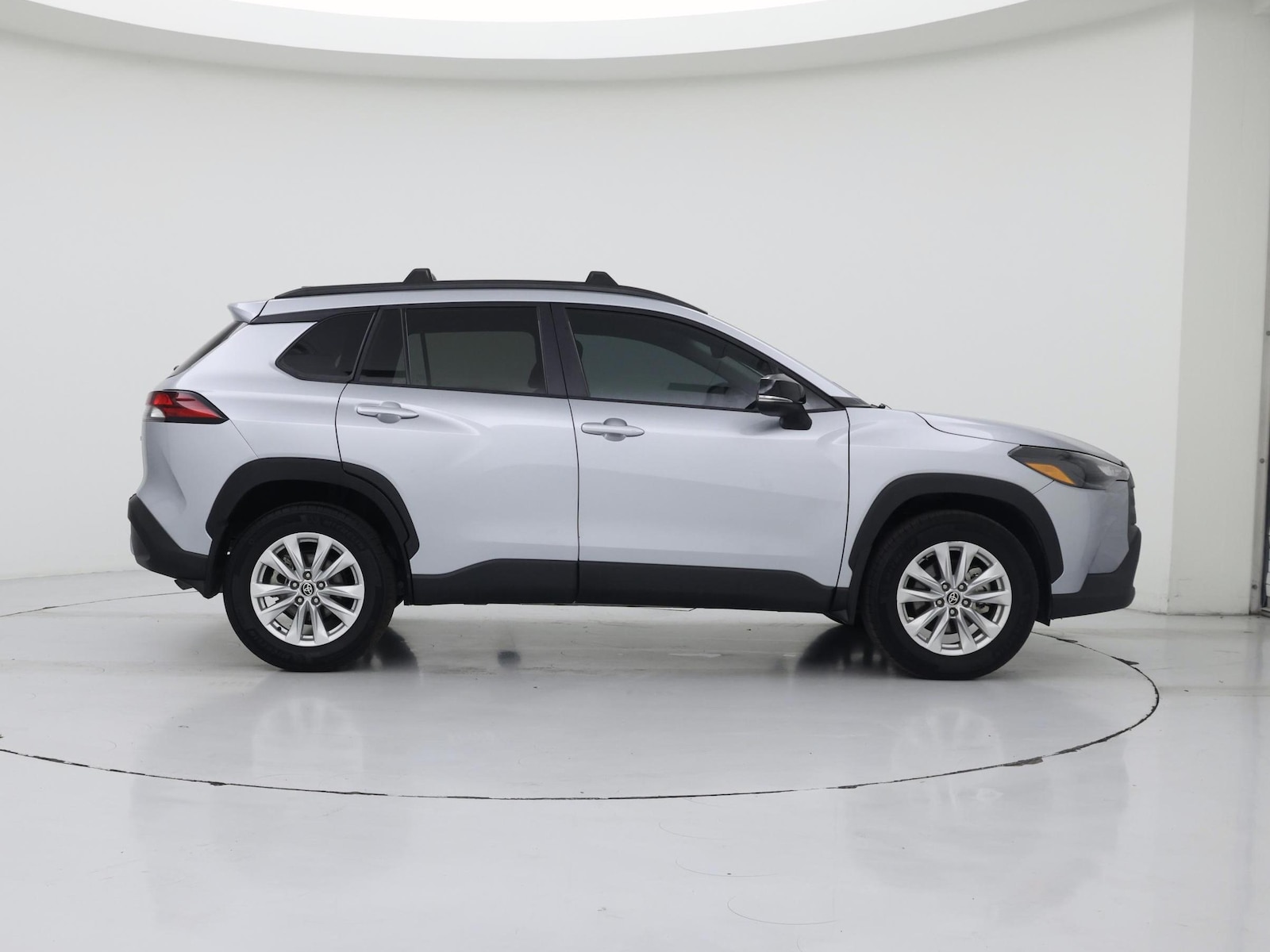 2026 Toyota Corolla Cross LE - Photo 8