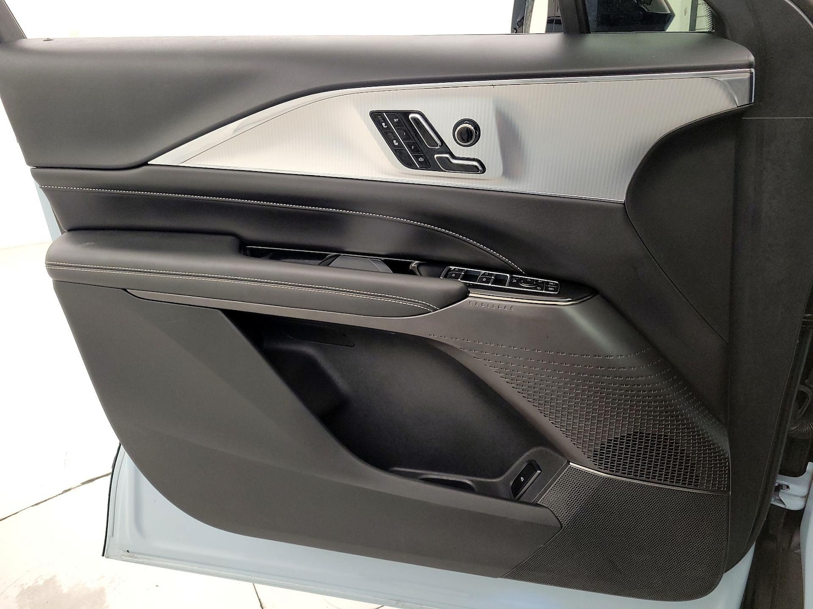 2024 Cadillac LYRIQ Tech - Photo 13