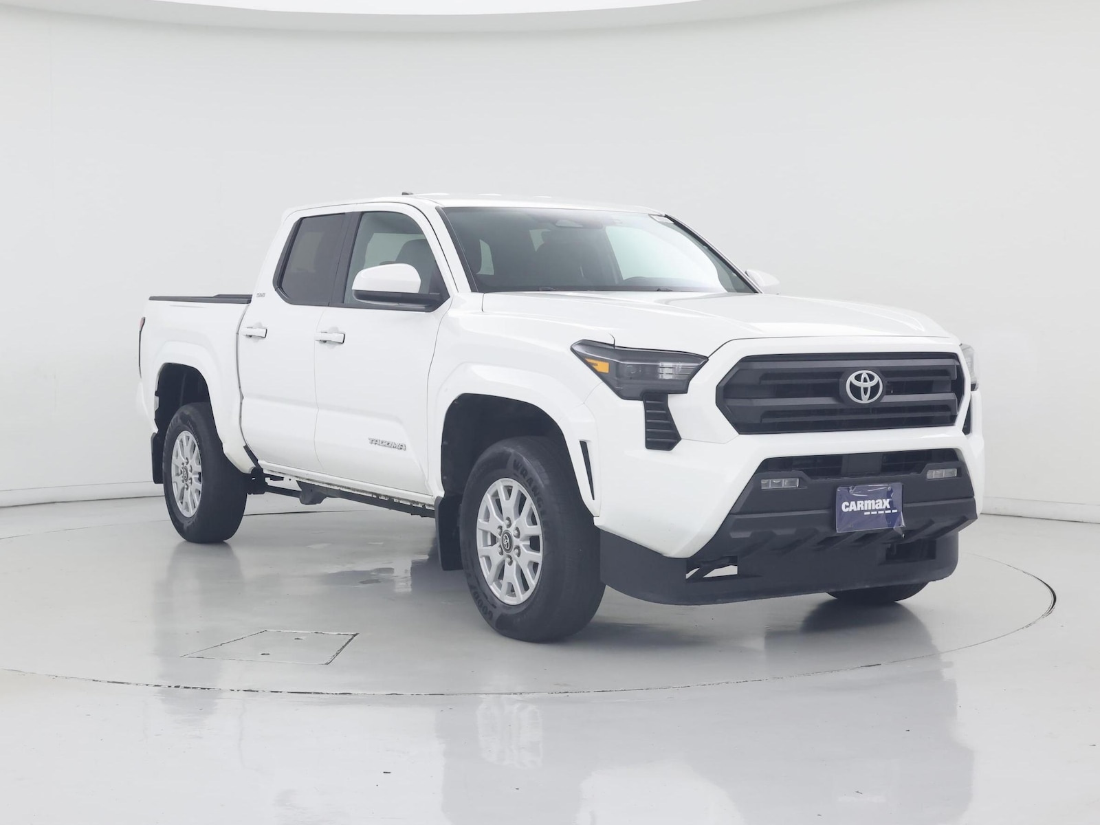 2025 Toyota Tacoma SR5 - Photo 2