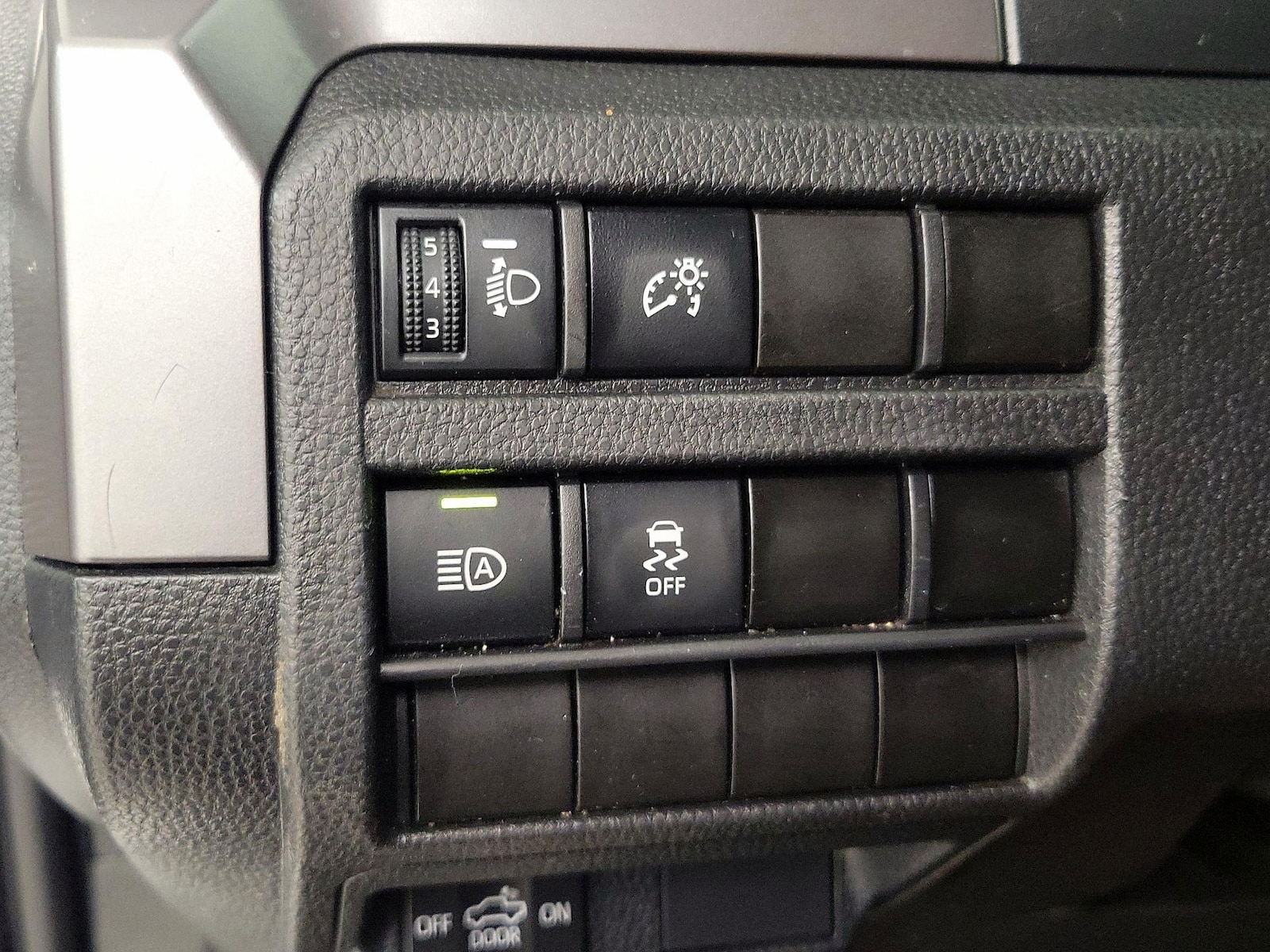 2025 Toyota Tacoma SR5 - Photo 14