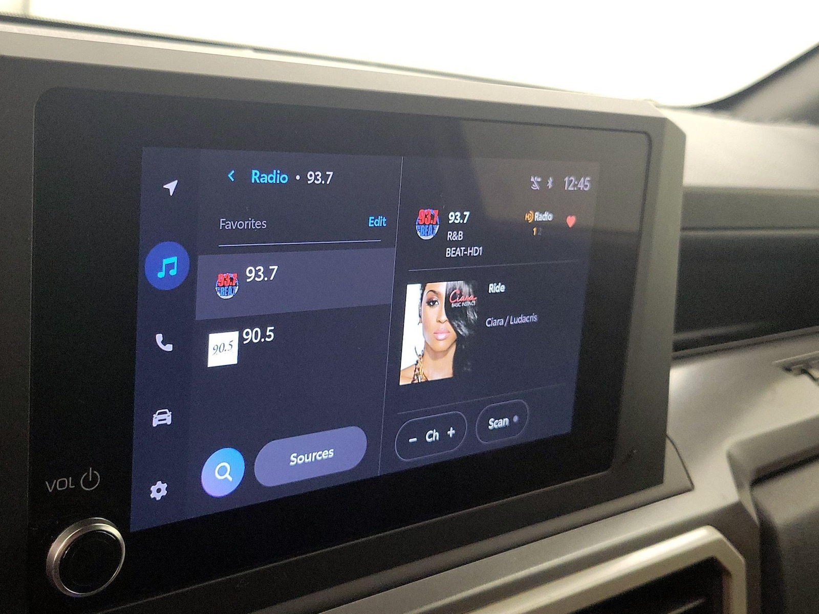 2025 Toyota Tacoma SR5 - Photo 16