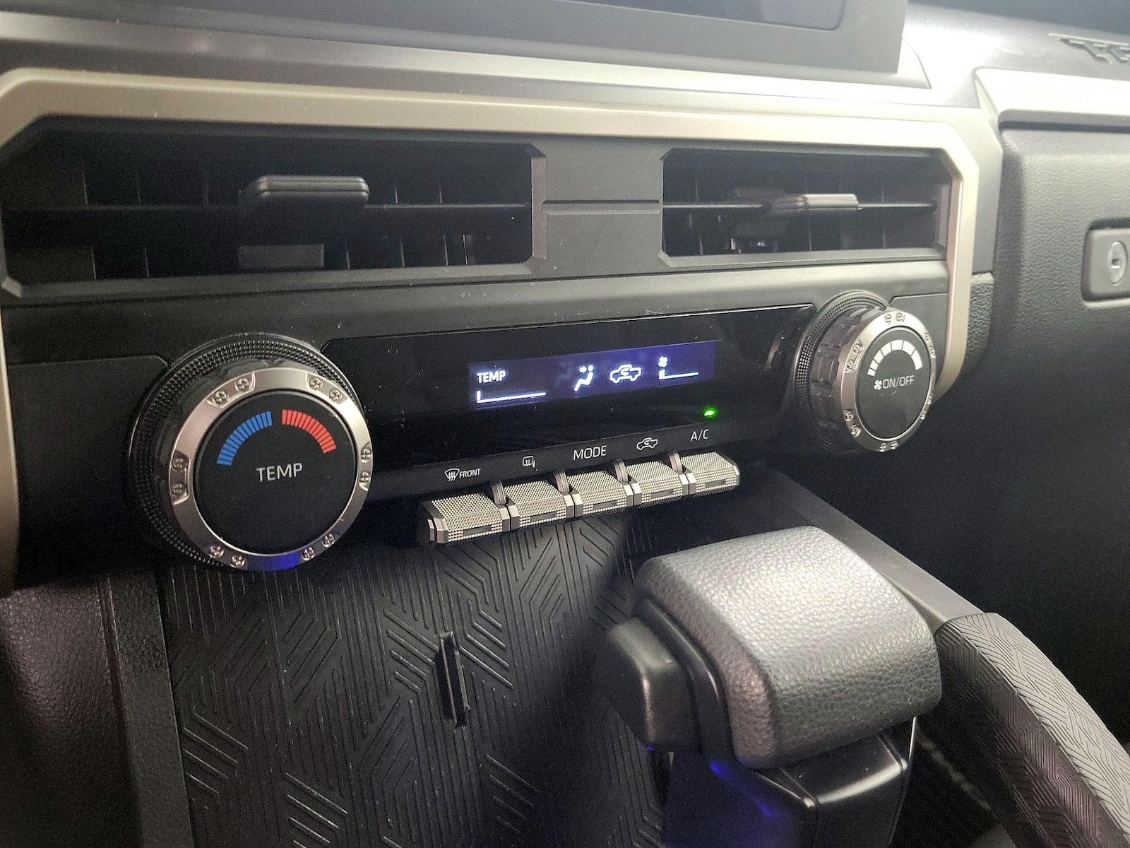 2025 Toyota Tacoma SR5 - Photo 17