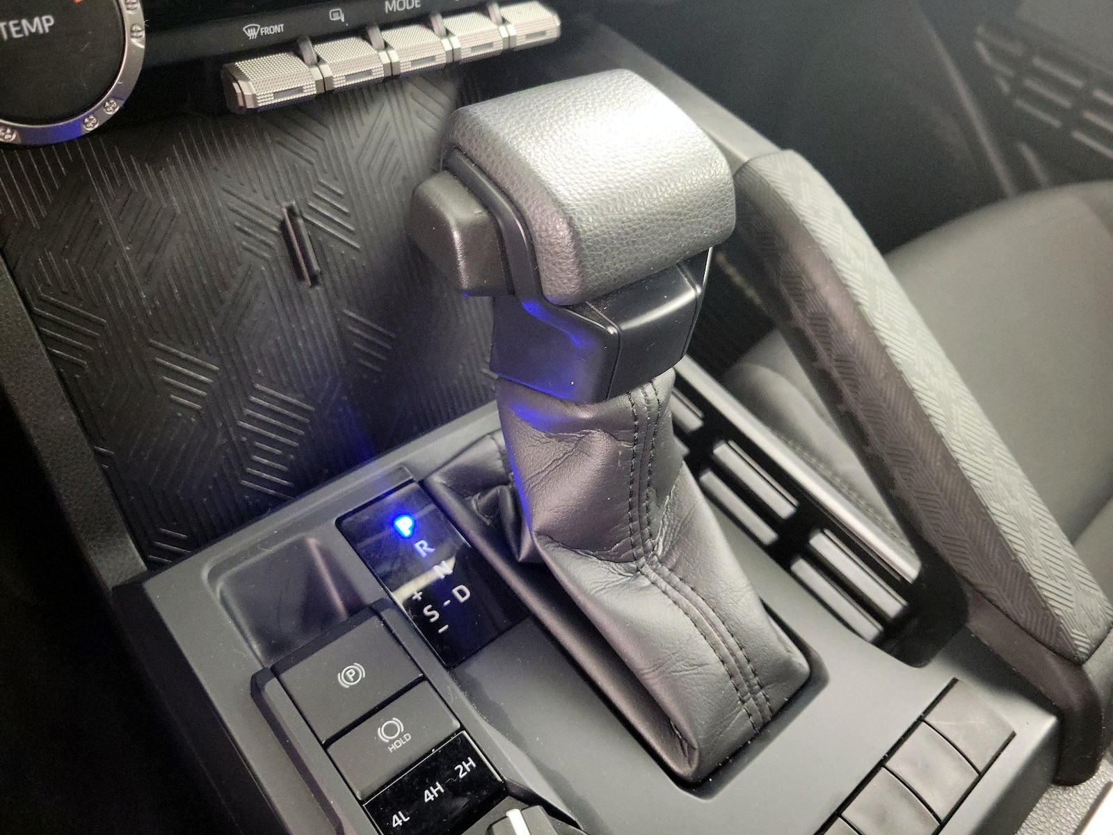 2025 Toyota Tacoma SR5 - Photo 18