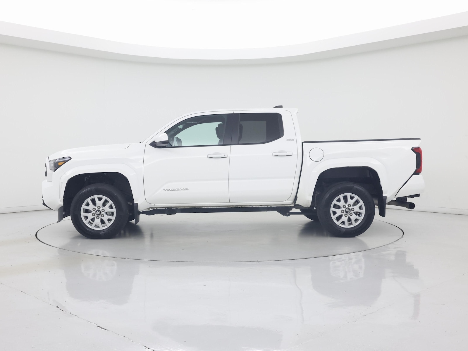 2025 Toyota Tacoma SR5 - Photo 4