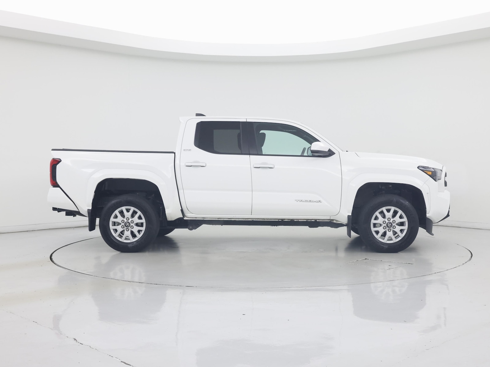 2025 Toyota Tacoma SR5 - Photo 8