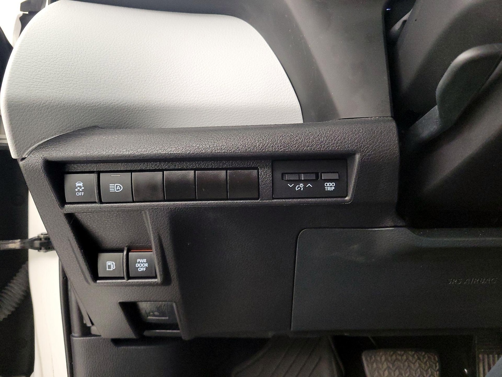 2025 Toyota Sienna LE - Photo 14