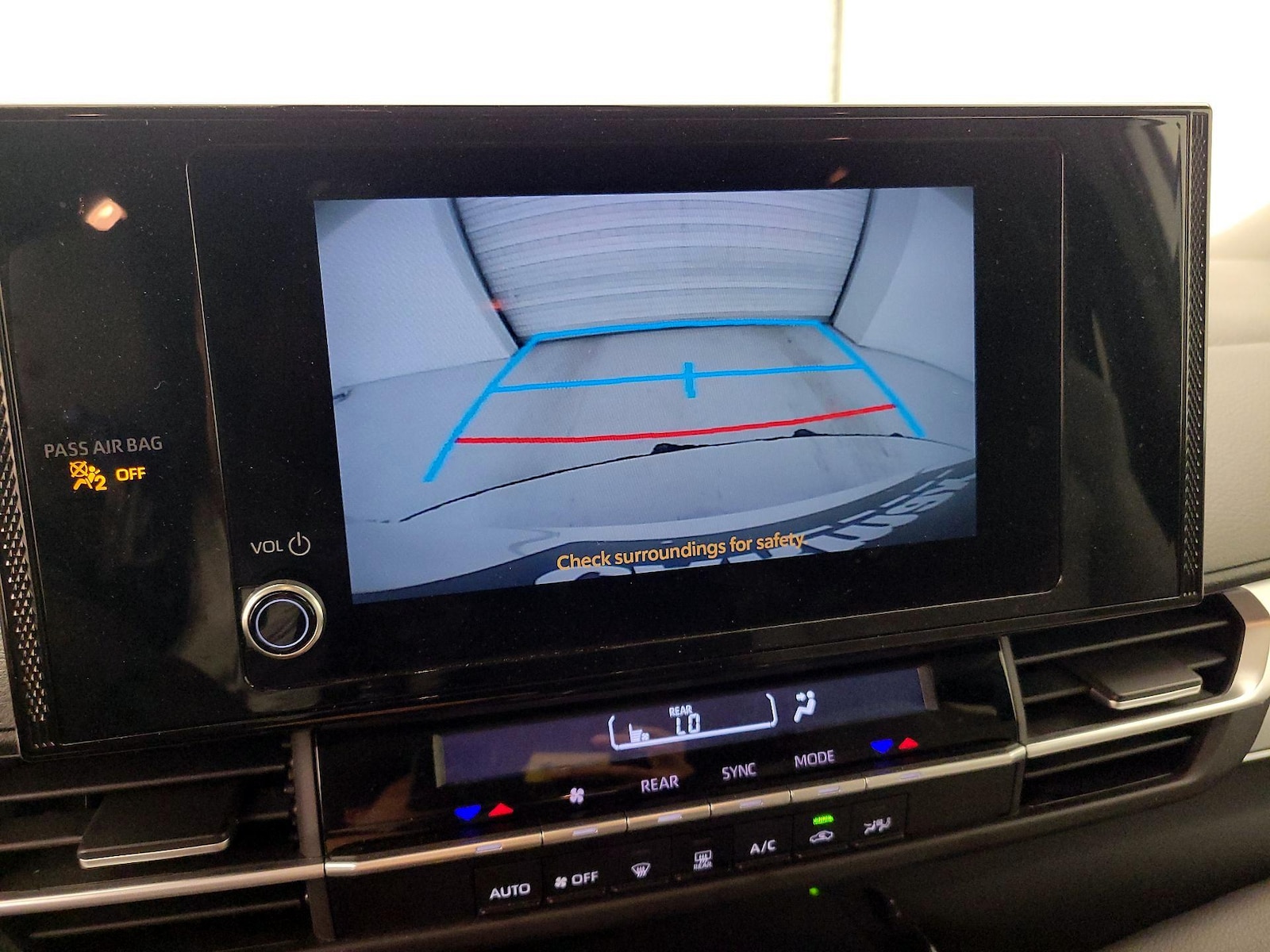 2025 Toyota Sienna LE - Photo 15