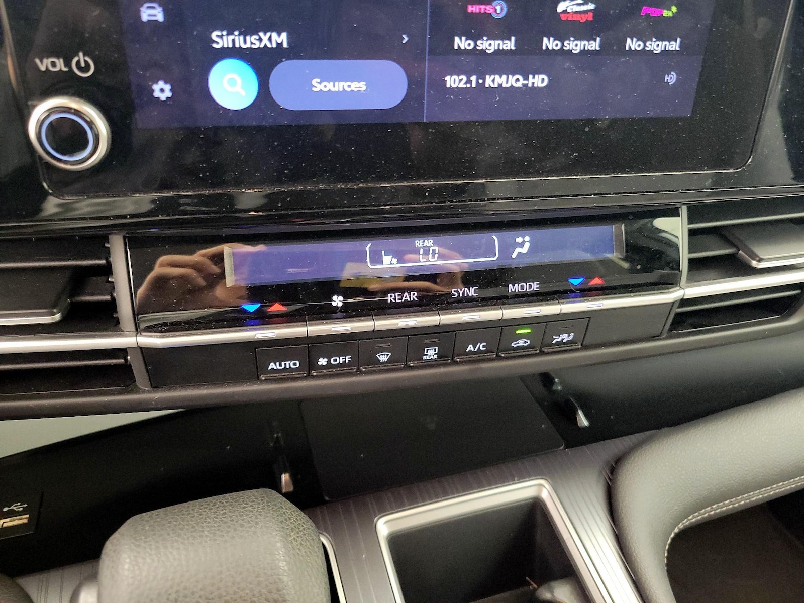2025 Toyota Sienna LE - Photo 17