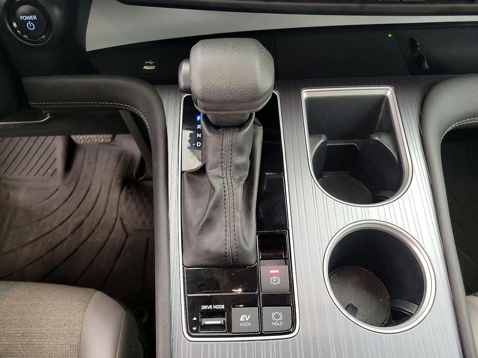 2025 Toyota Sienna LE - Photo 18