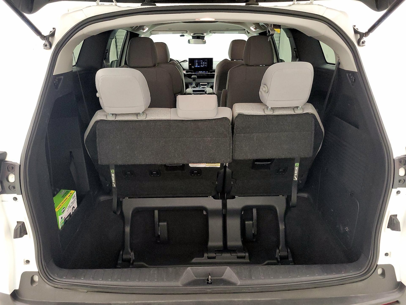 2025 Toyota Sienna LE - Photo 22