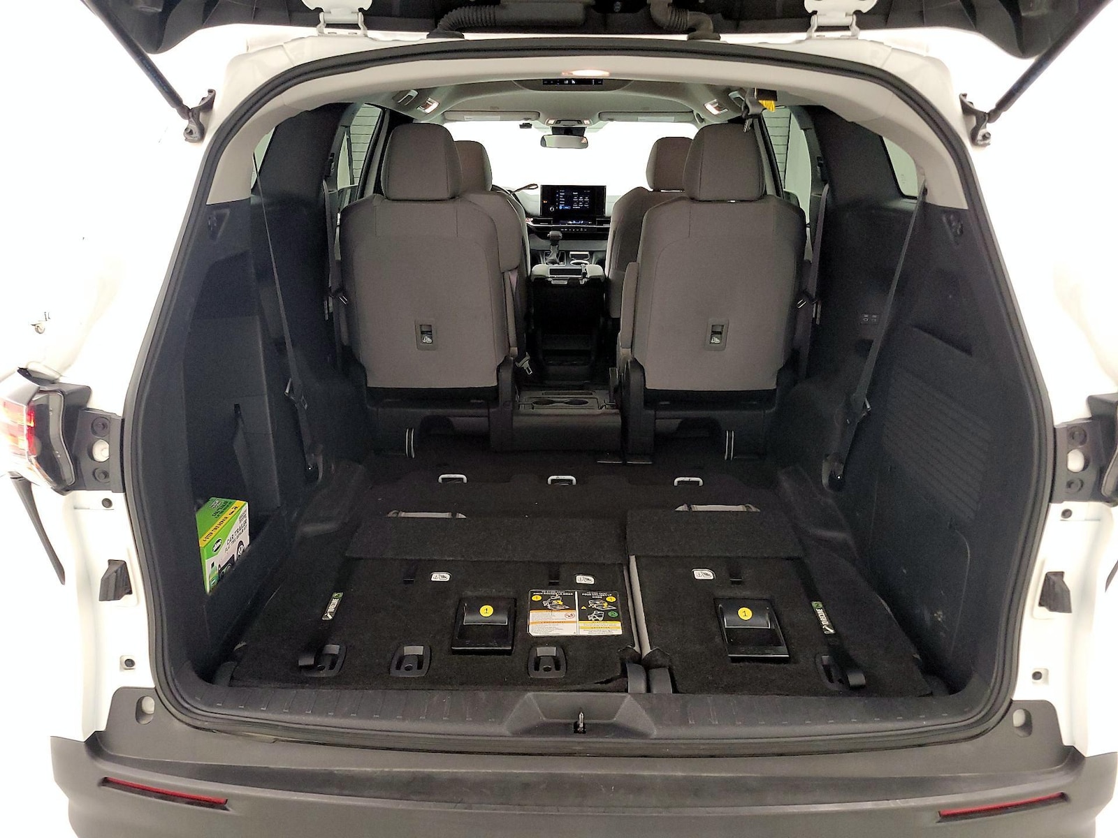 2025 Toyota Sienna LE - Photo 23
