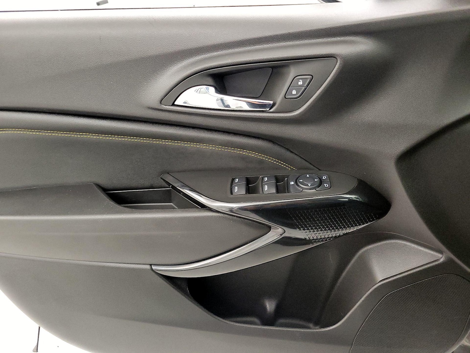 2025 Chevrolet Trax LT - Photo 13