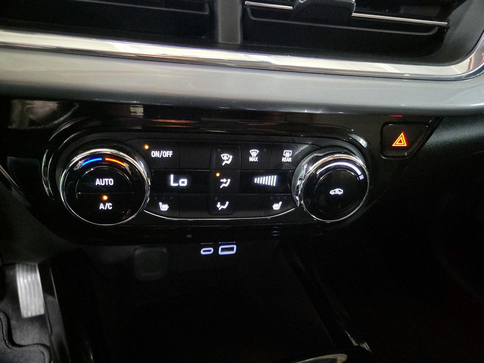 2025 Chevrolet Trax LT - Photo 17