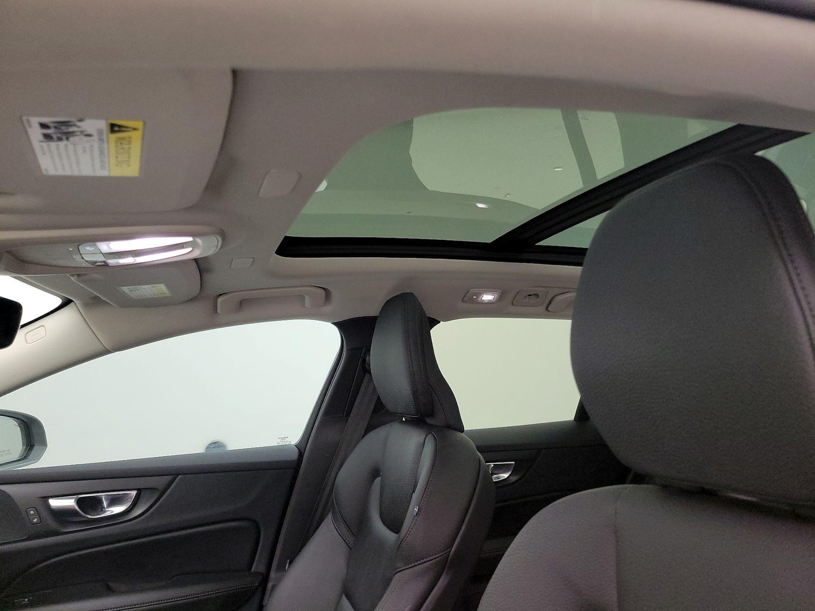 2025 Volvo V60 Cross Country Plus - Photo 19