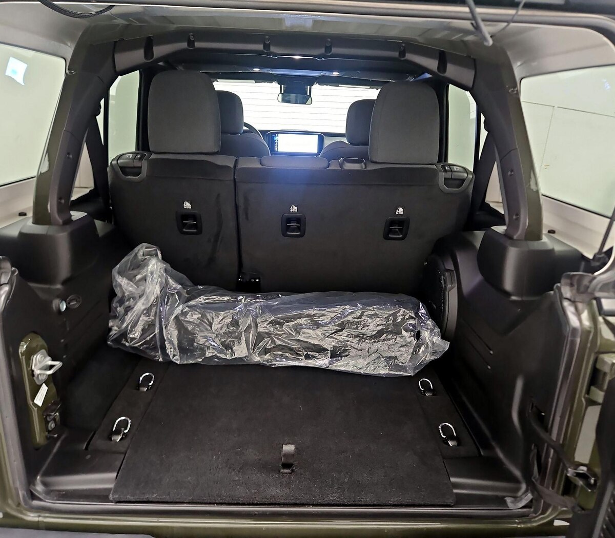 Trunk/Cargo (Seats Up)