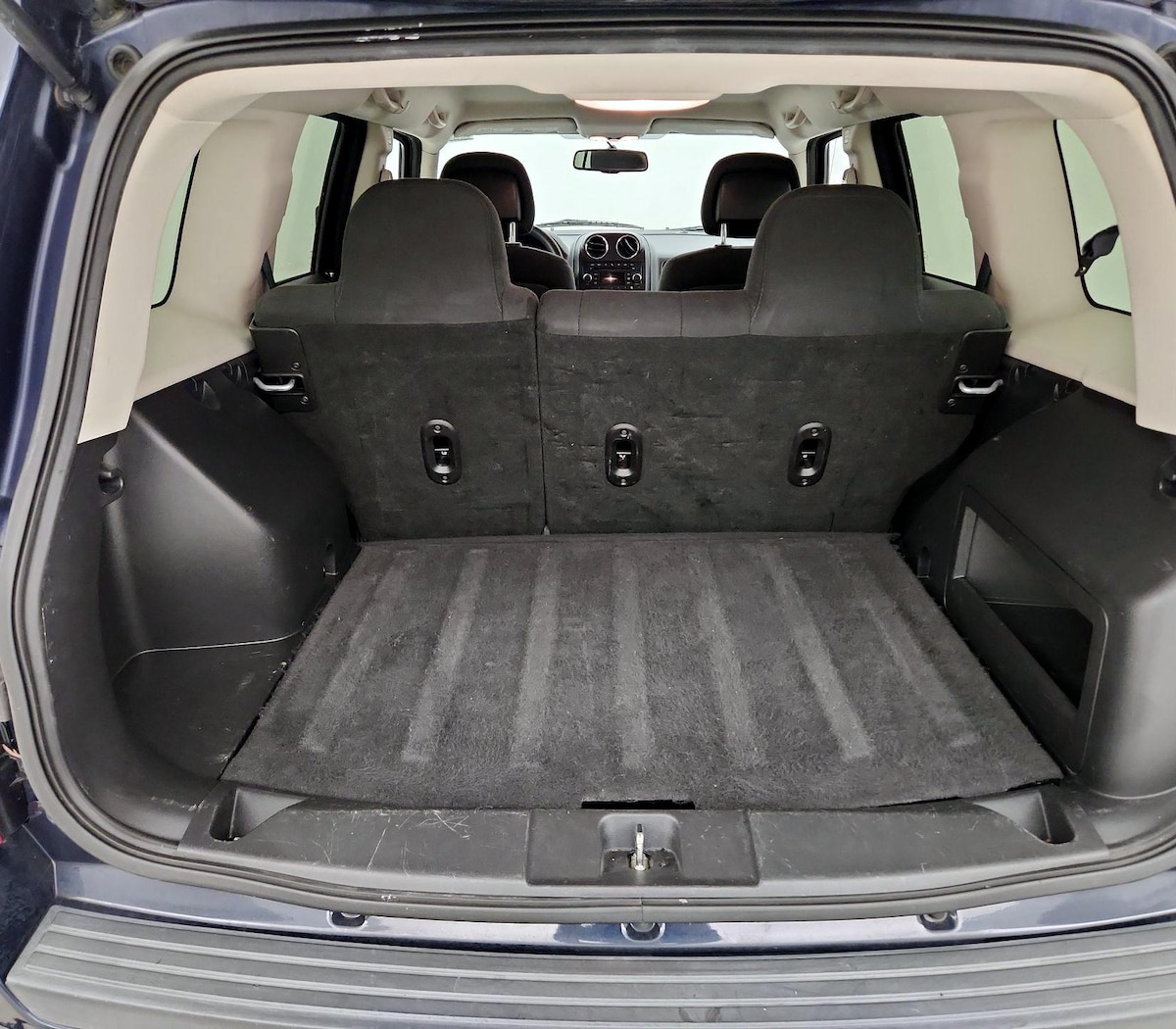 Trunk/Cargo (Seats Up)