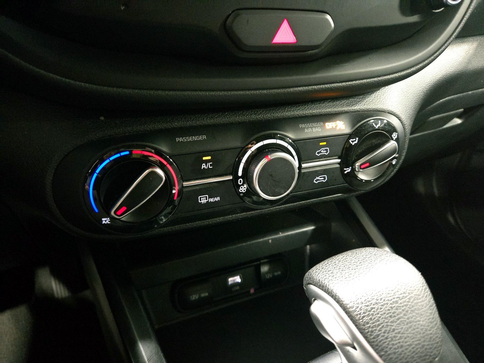 2025 Kia Soul LX - Photo 17
