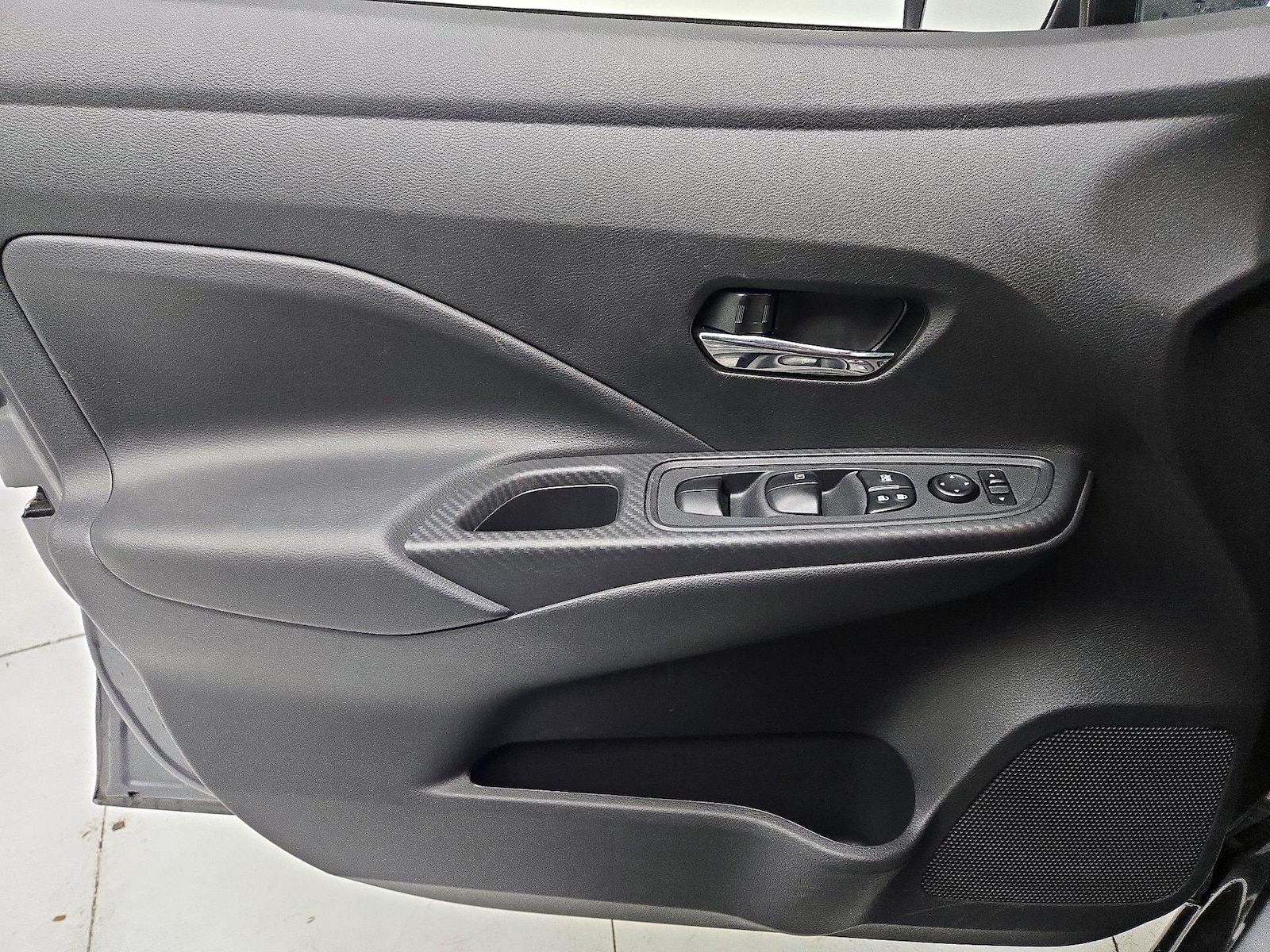 2025 Nissan Versa Sedan SV - Photo 13
