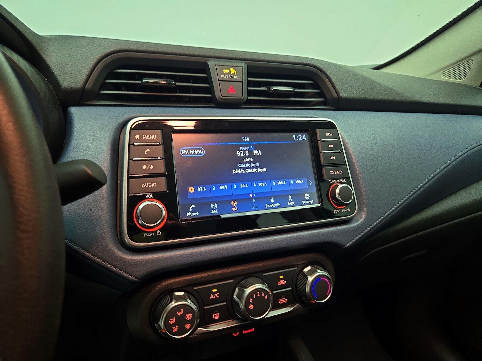 2025 Nissan Versa Sedan SV - Photo 15