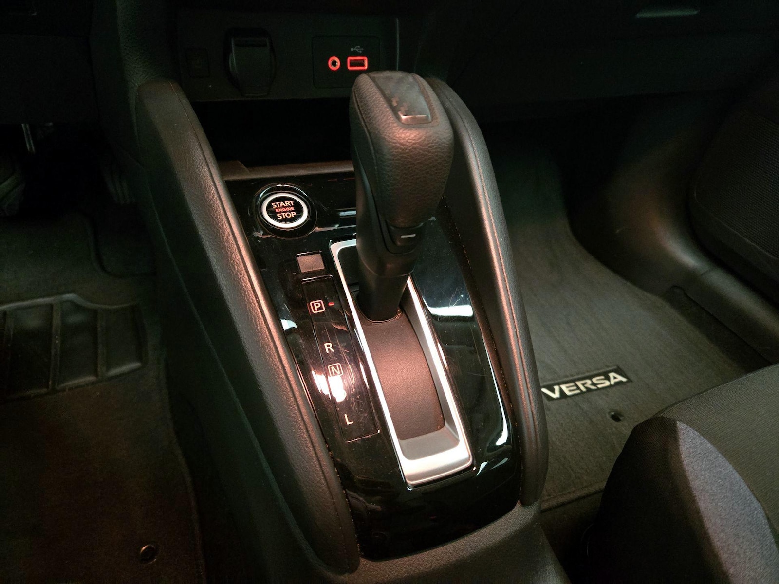 2025 Nissan Versa Sedan SV - Photo 17