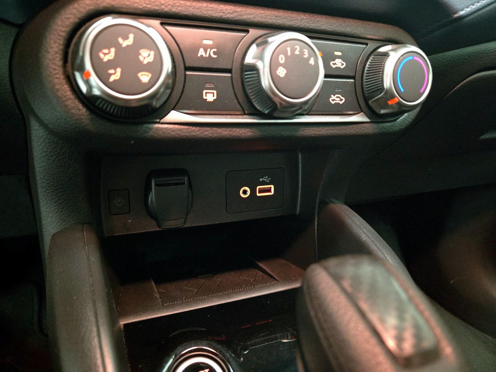 2025 Nissan Versa Sedan SV - Photo 18