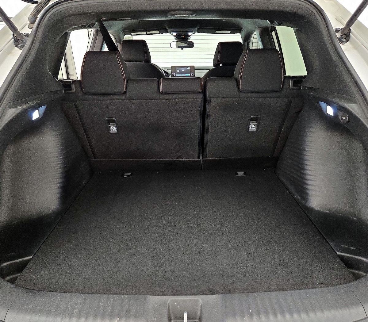 Trunk/Cargo (Seats Up)