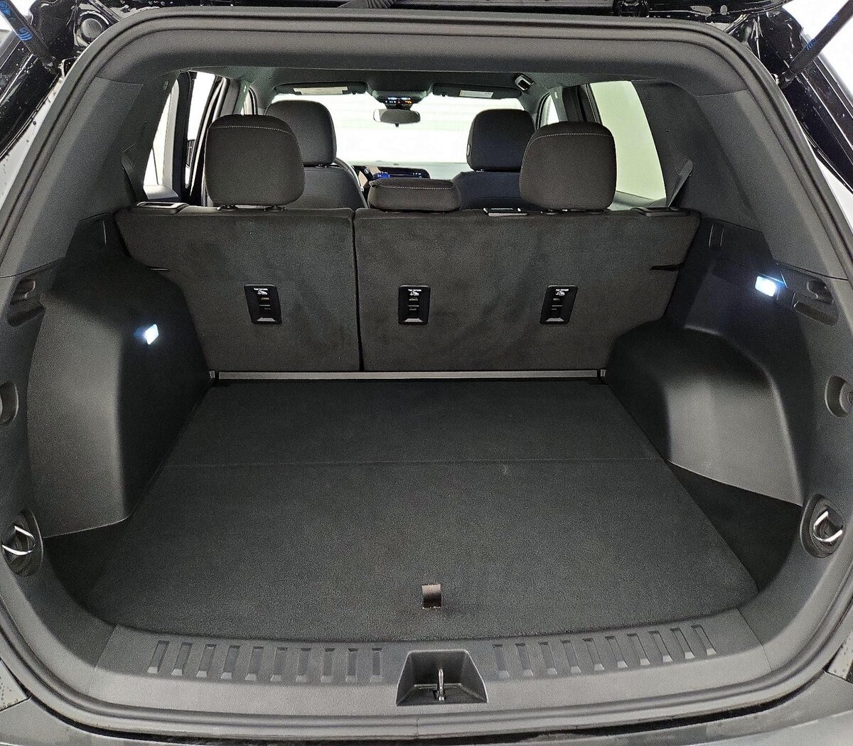 Trunk/Cargo (Seats Up)