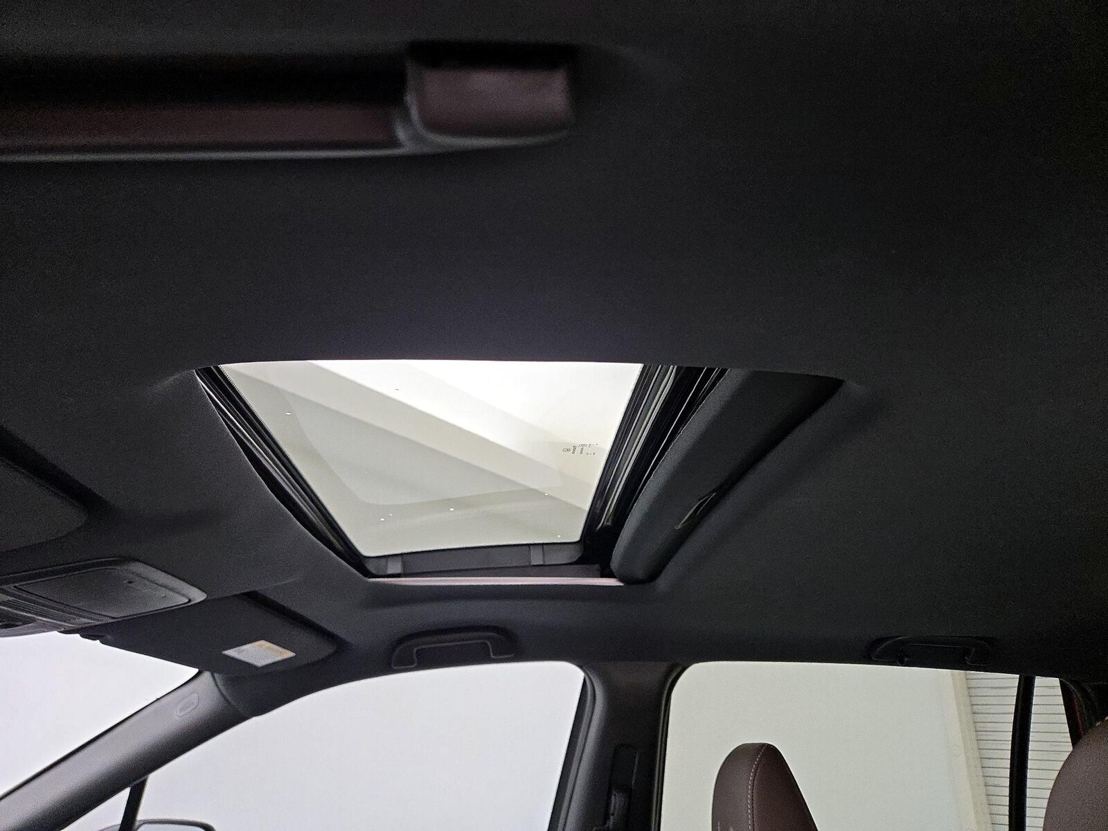 Sunroof(s) & Overhead Airbags