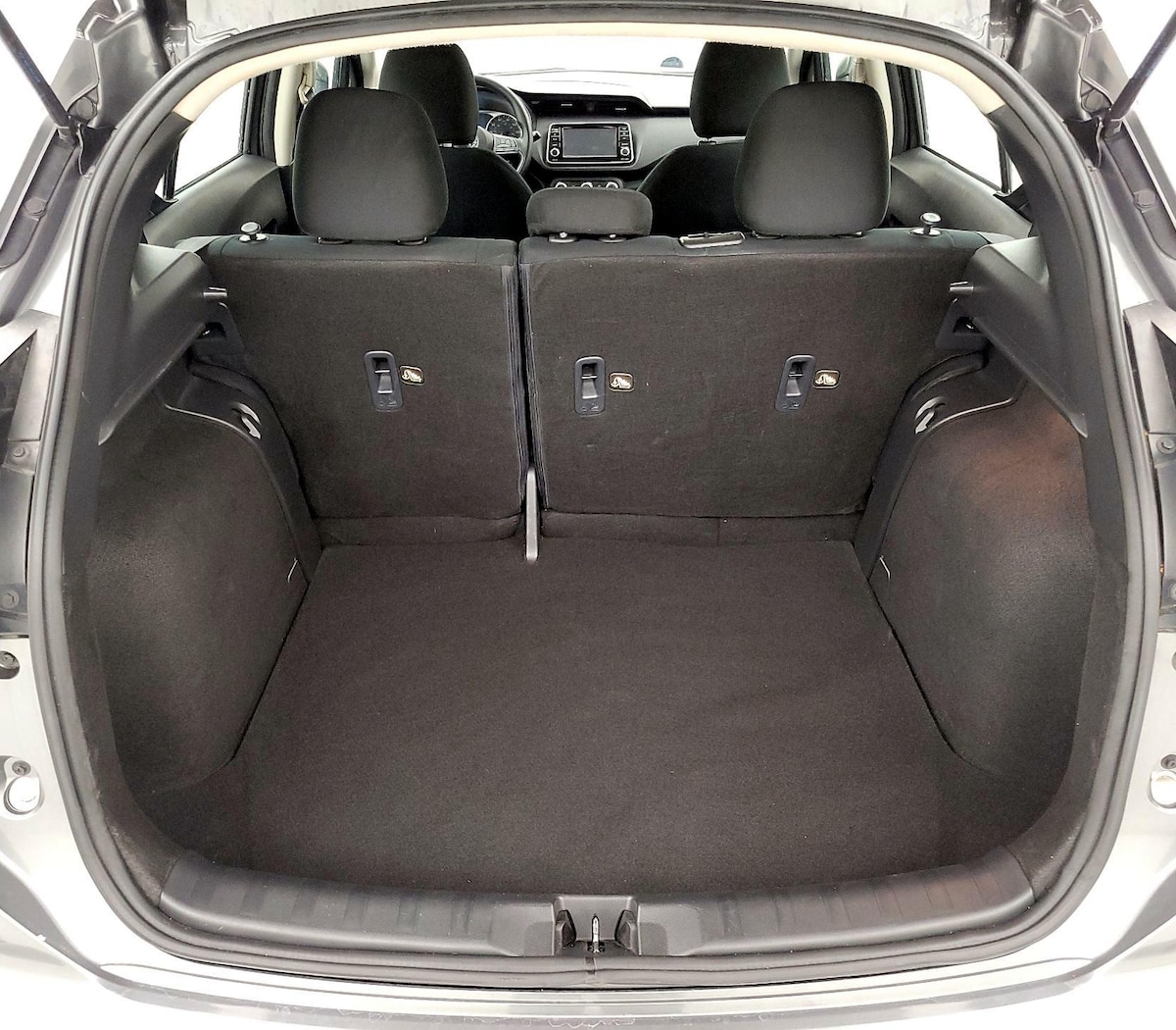 Trunk/Cargo (Seats Up)