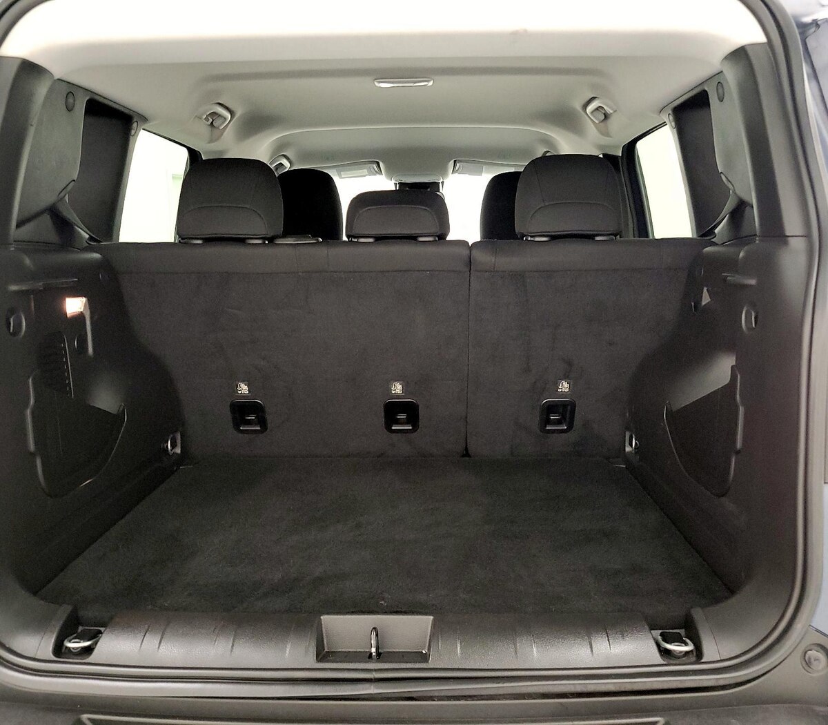 Trunk/Cargo (Seats Up)