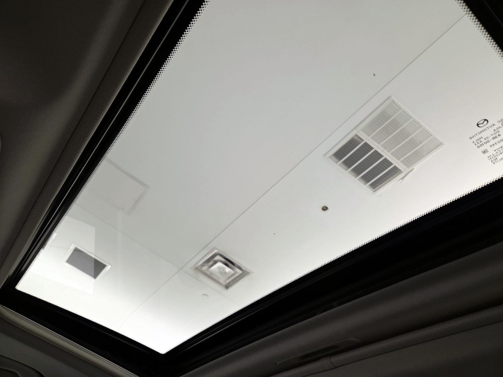 Sunroof(s) & Overhead Airbags