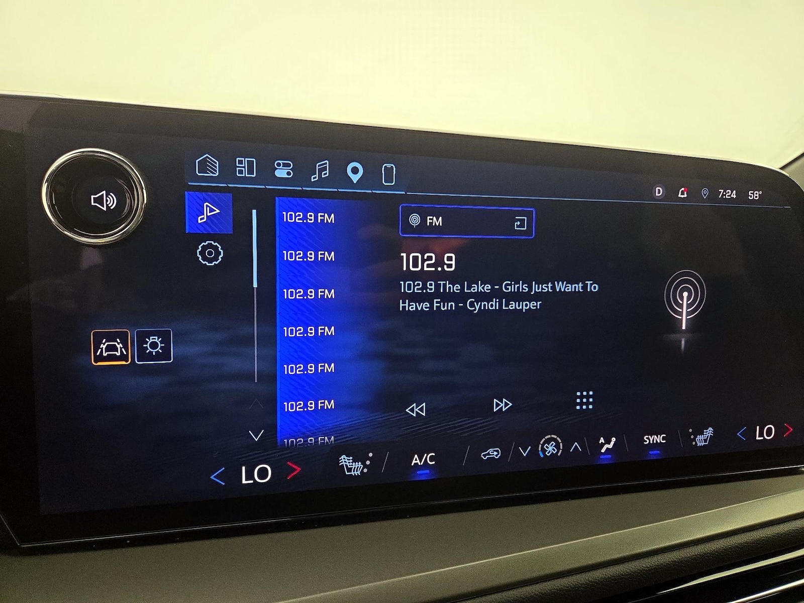 2026 Chevrolet Traverse LT - Photo 17