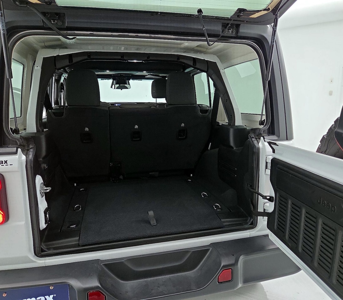 Trunk/Cargo (Seats Up)