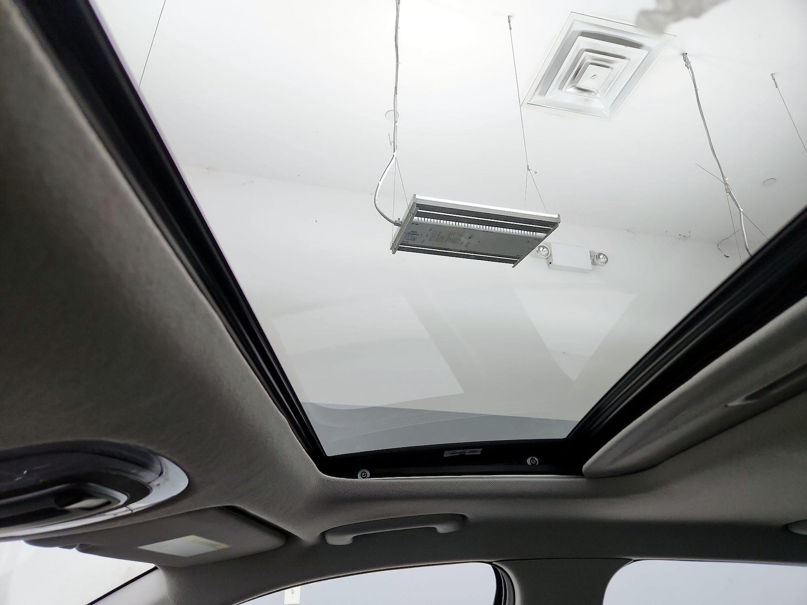 Sunroof(s) & Overhead Airbags