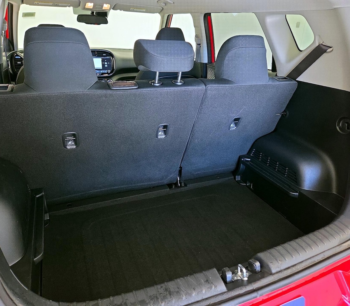 Trunk/Cargo (Seats Up)