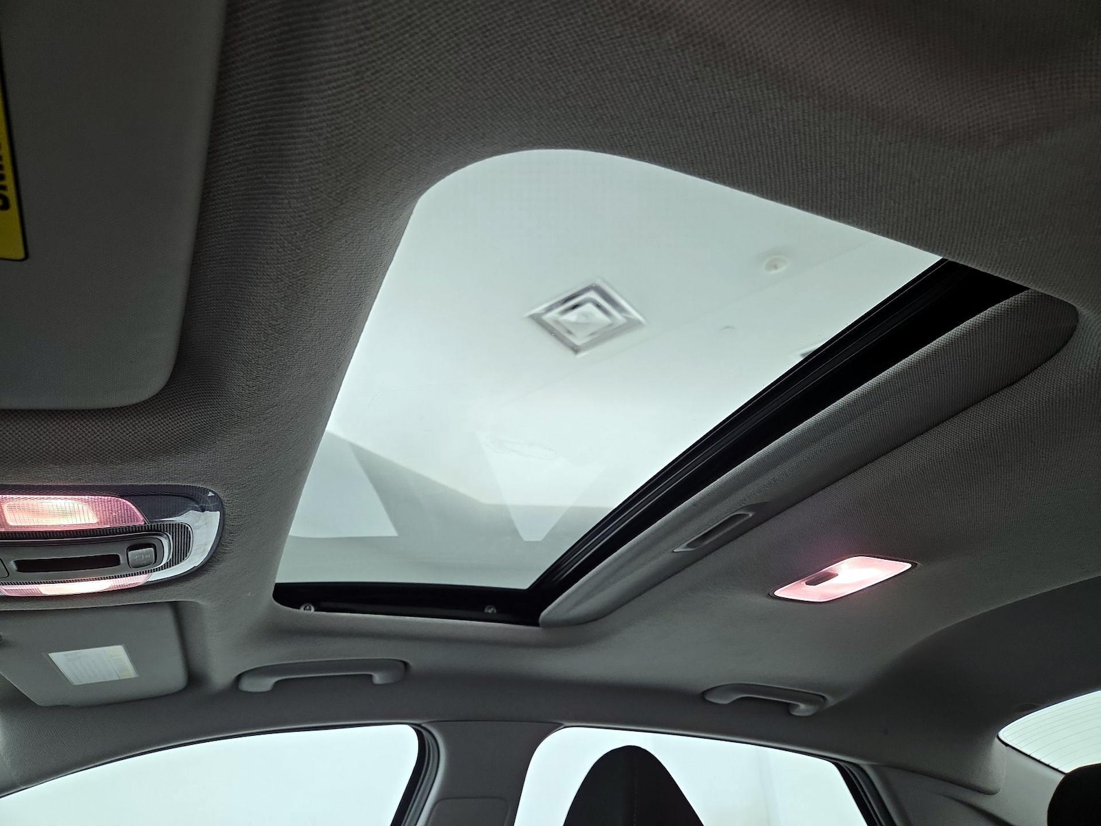 Sunroof(s) & Overhead Airbags