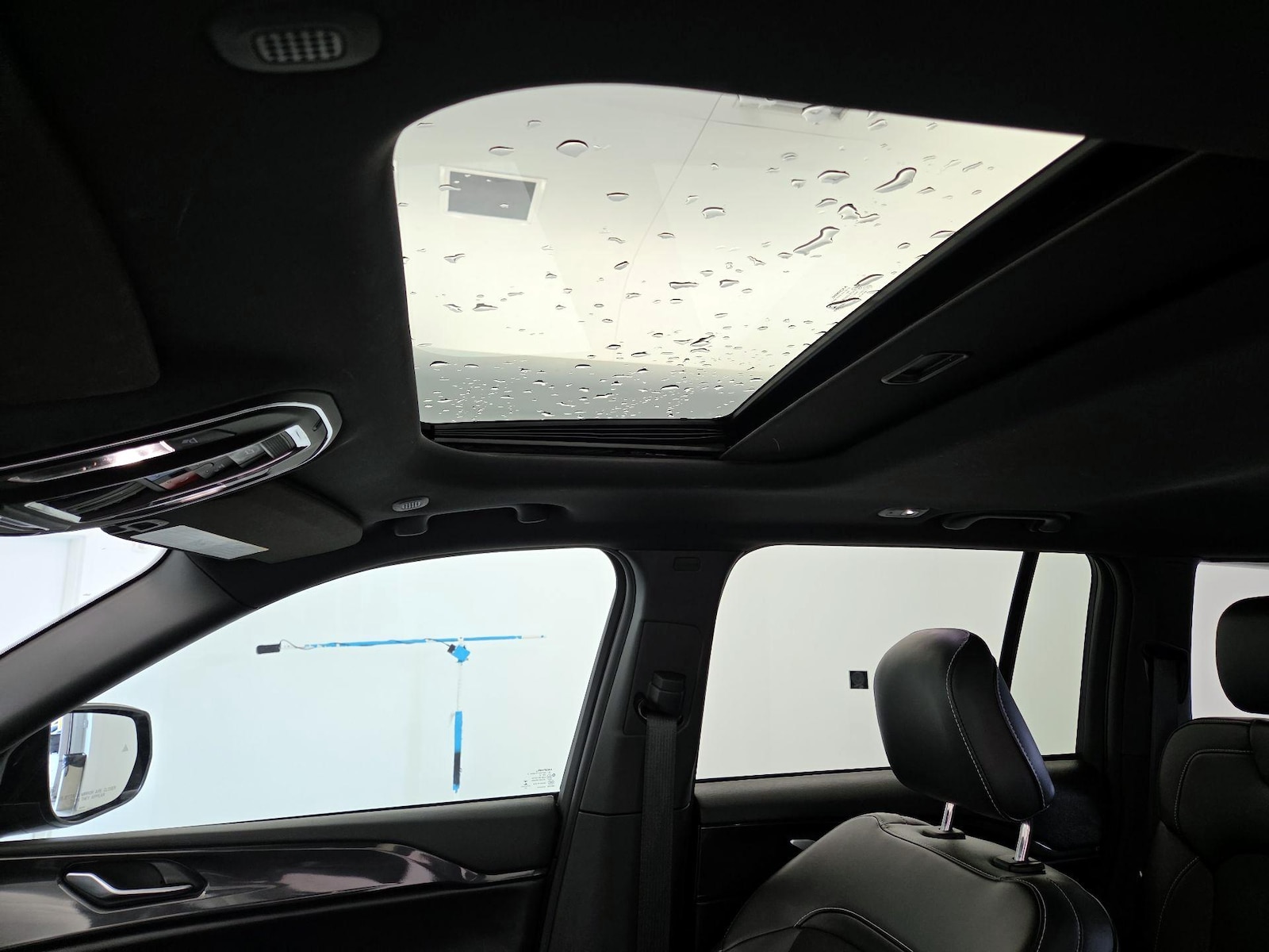 Sunroof(s) & Overhead Airbags