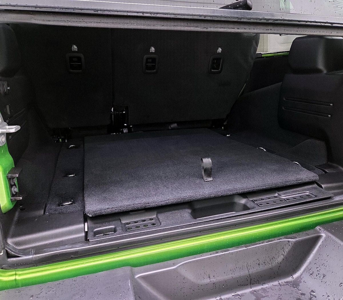 Trunk/Cargo (Seats Up)