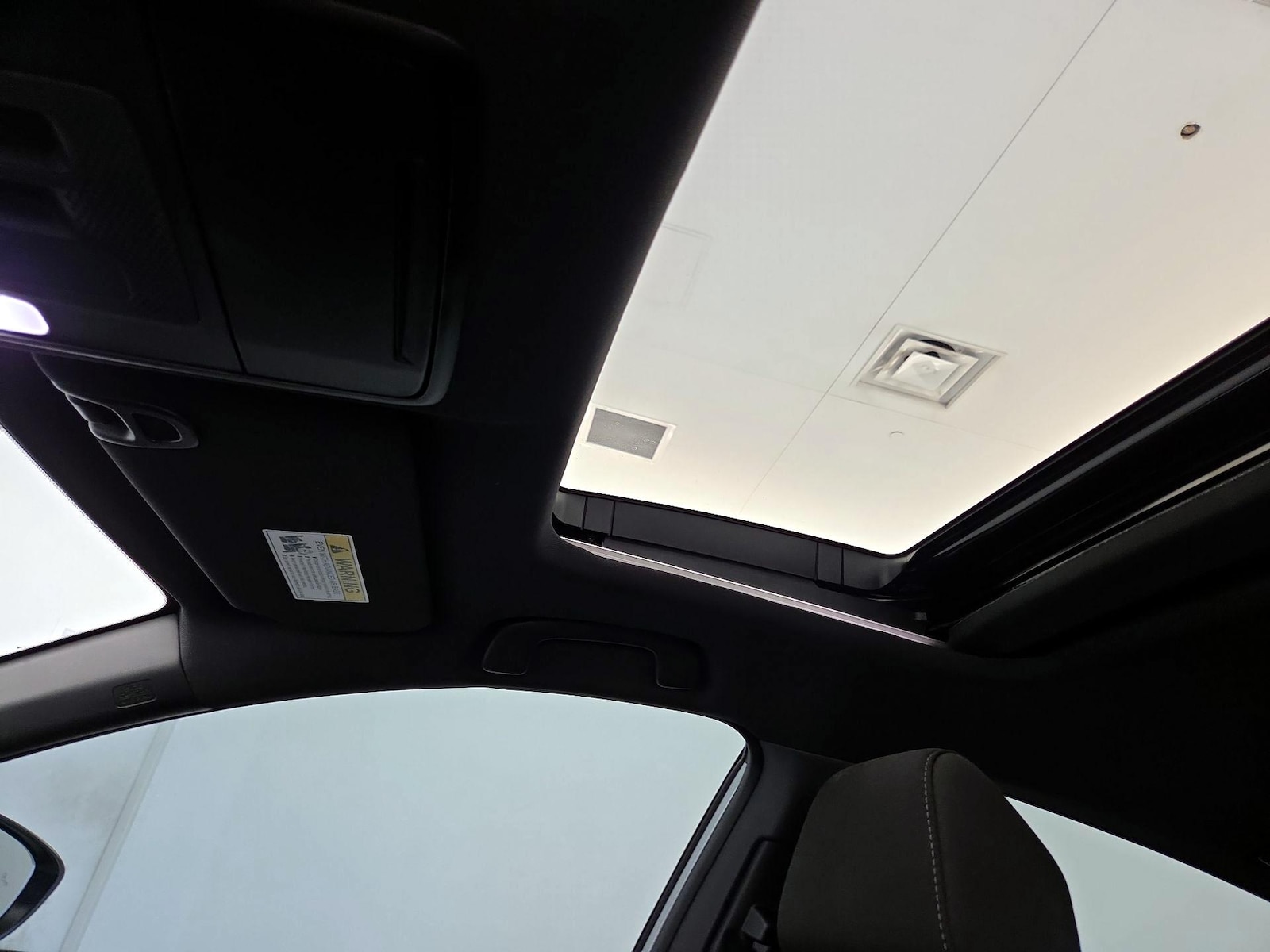 Sunroof(s) & Overhead Airbags