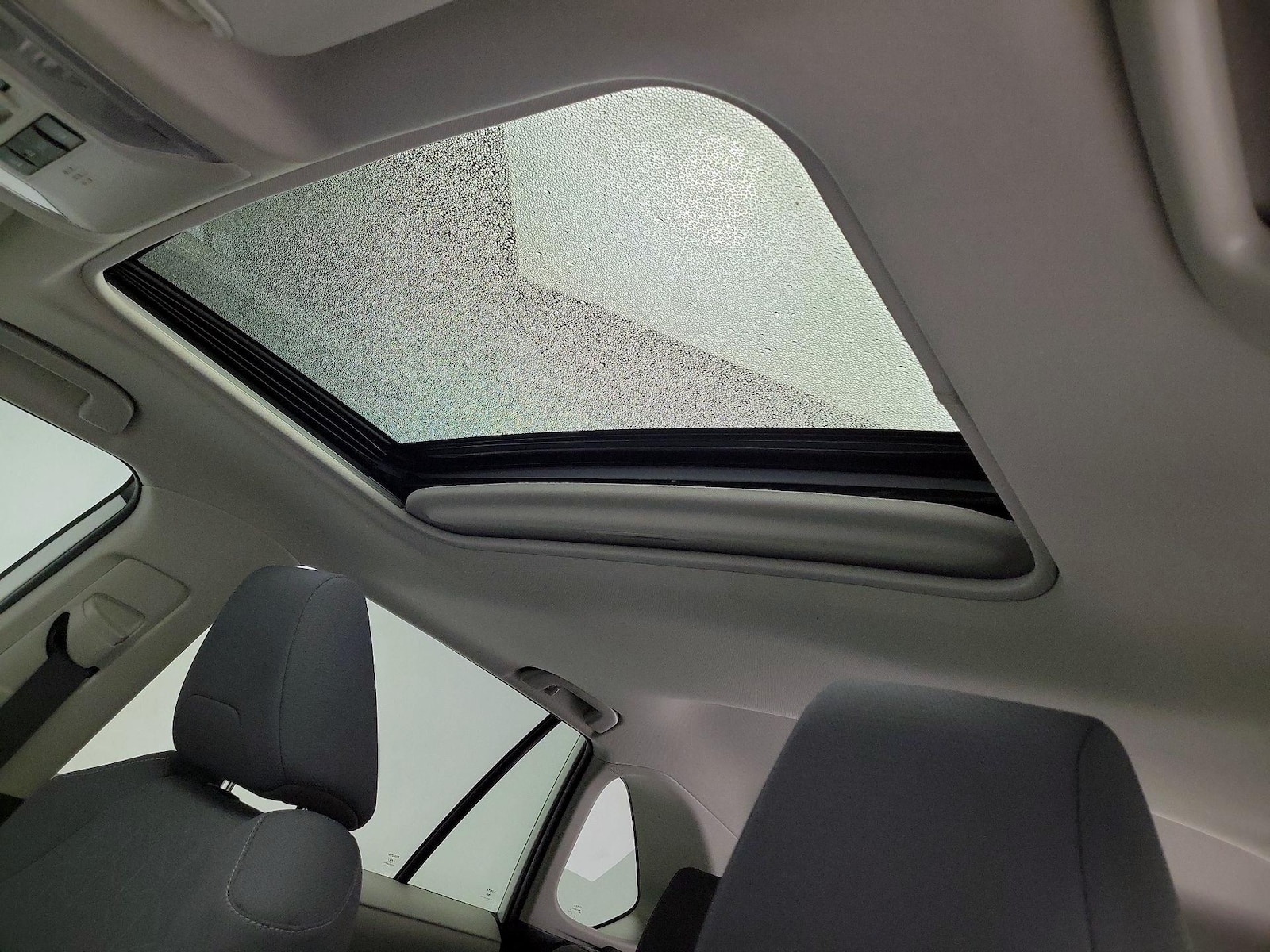 Sunroof(s) & Overhead Airbags