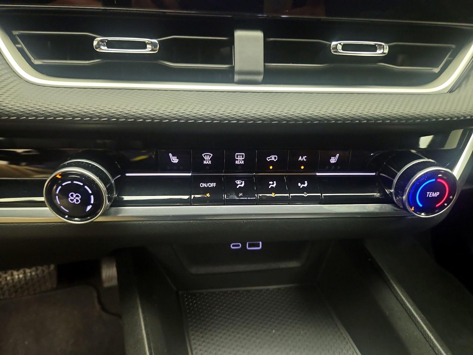 2026 Chevrolet Equinox LT - Photo 18
