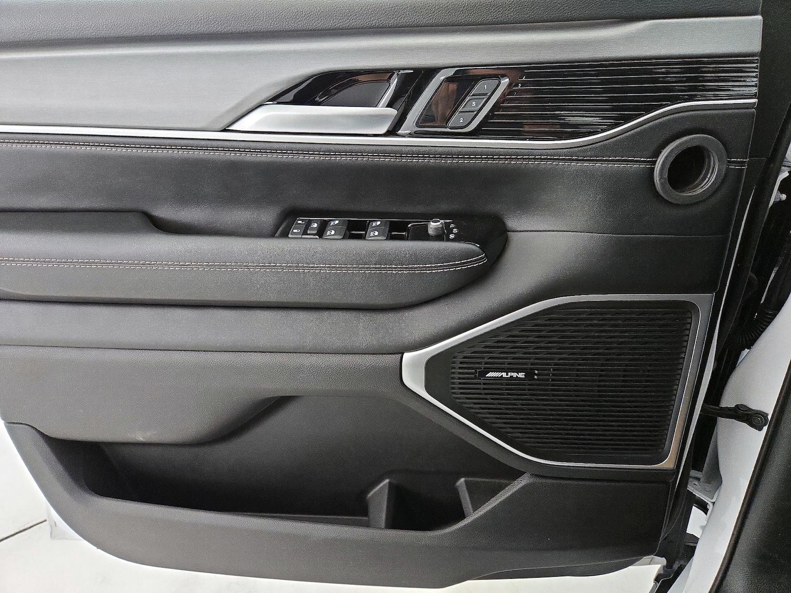 2025 Jeep Wagoneer Series II - Photo 13
