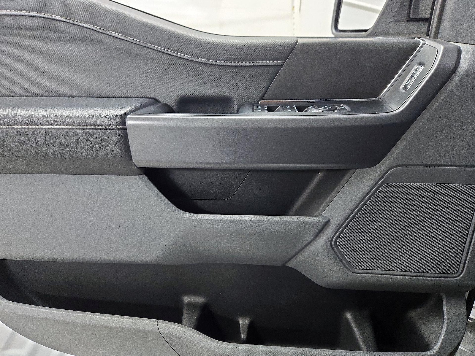 2025 Ford F-150 XLT - Photo 13