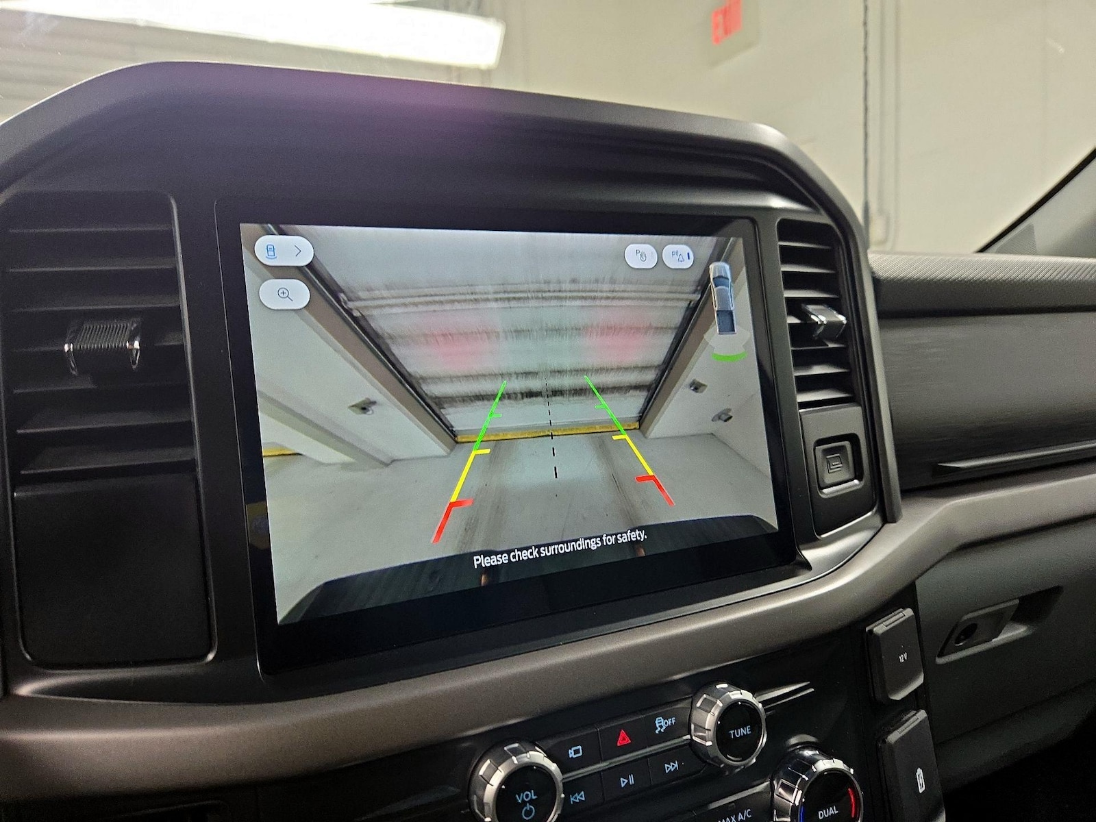 2025 Ford F-150 XLT - Photo 15