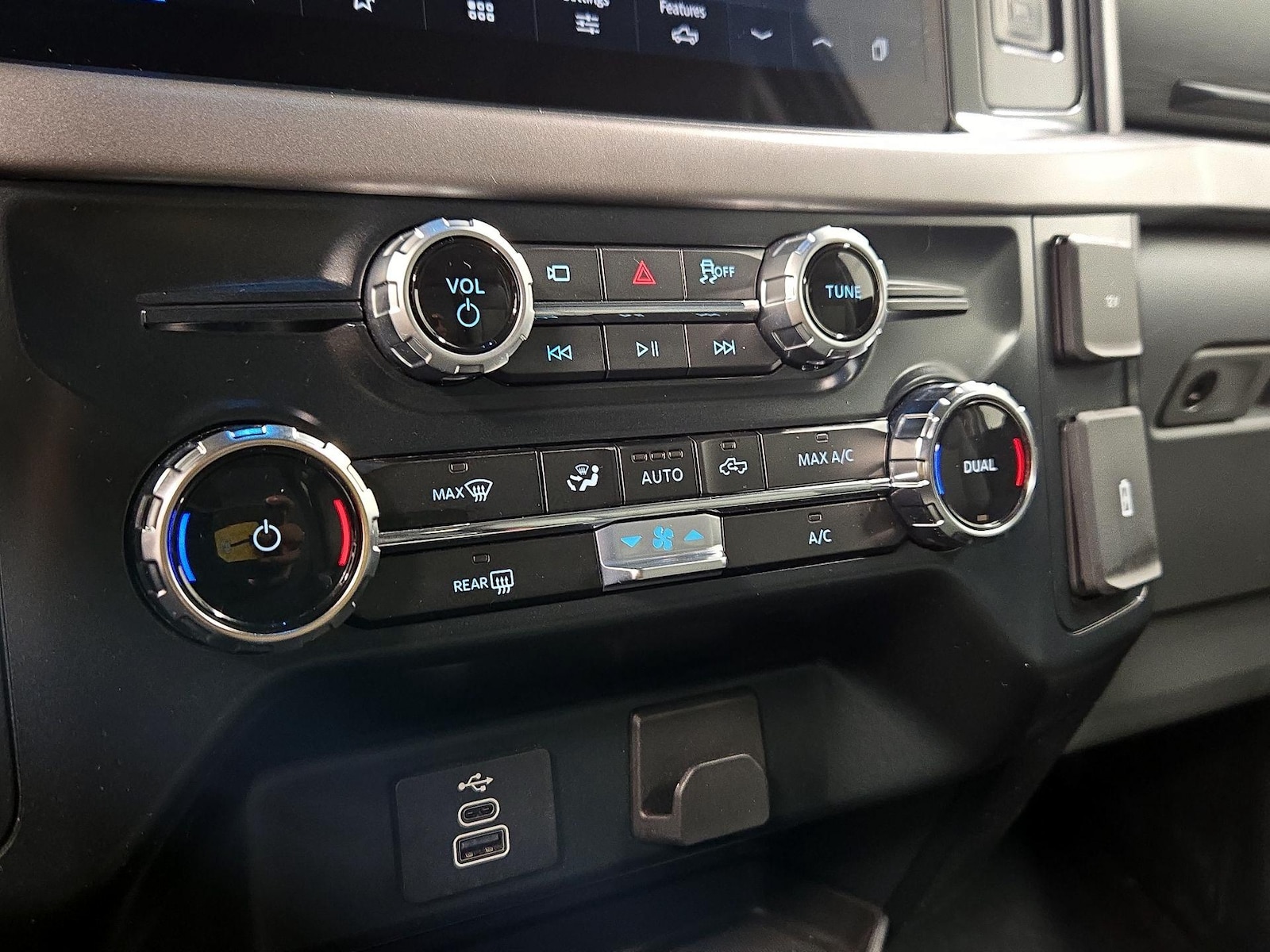 2025 Ford F-150 XLT - Photo 17