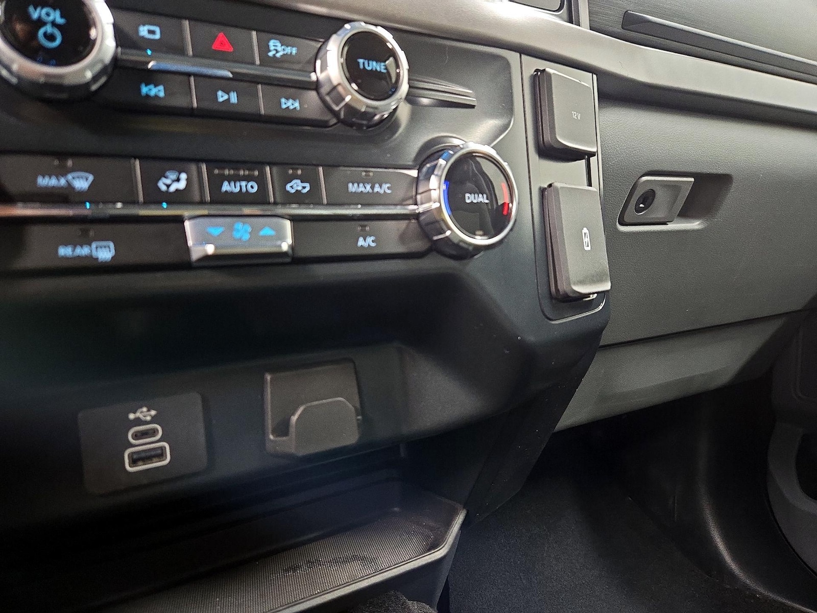 2025 Ford F-150 XLT - Photo 19