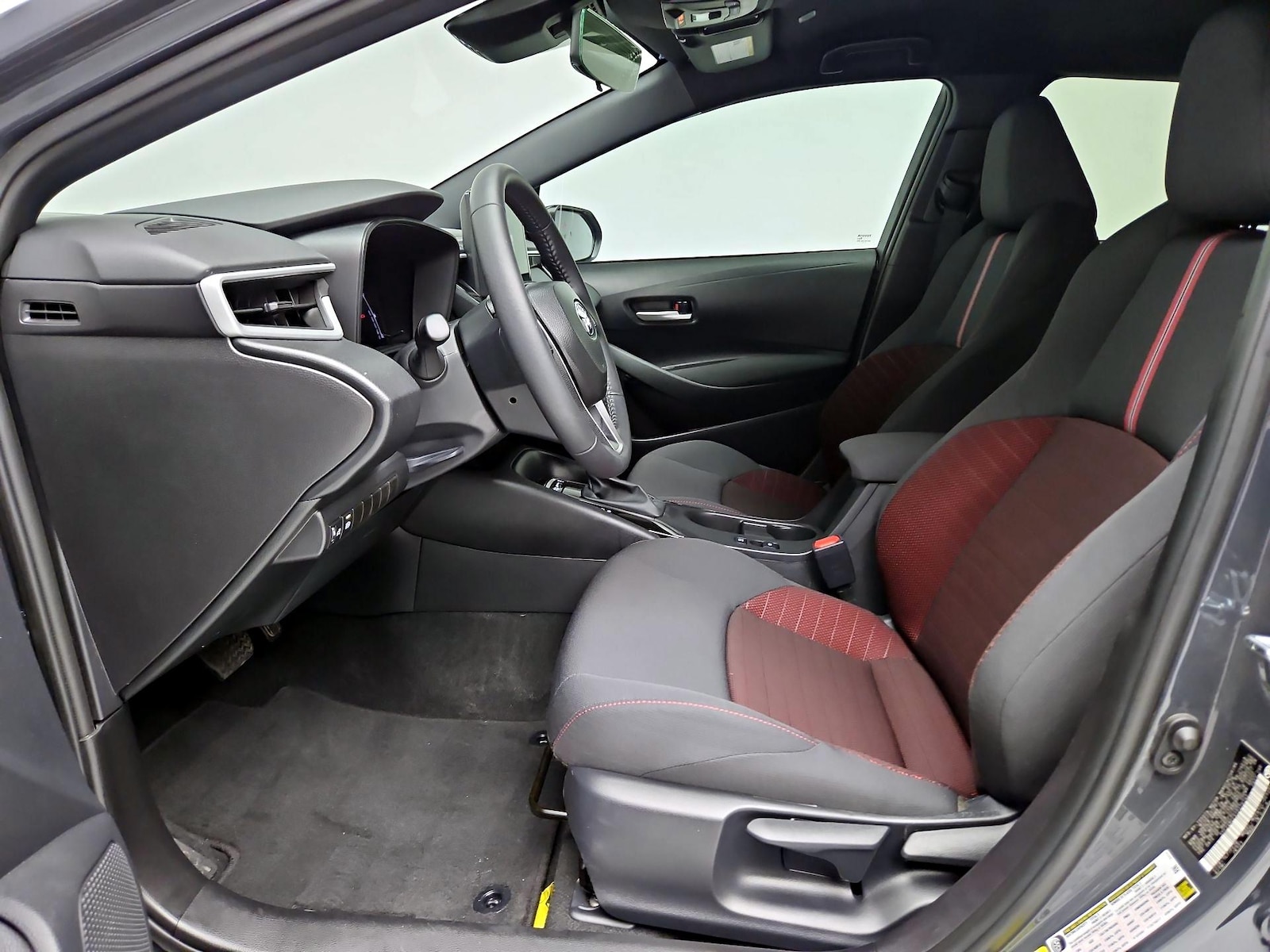 2026 Toyota Corolla SE - Photo 12