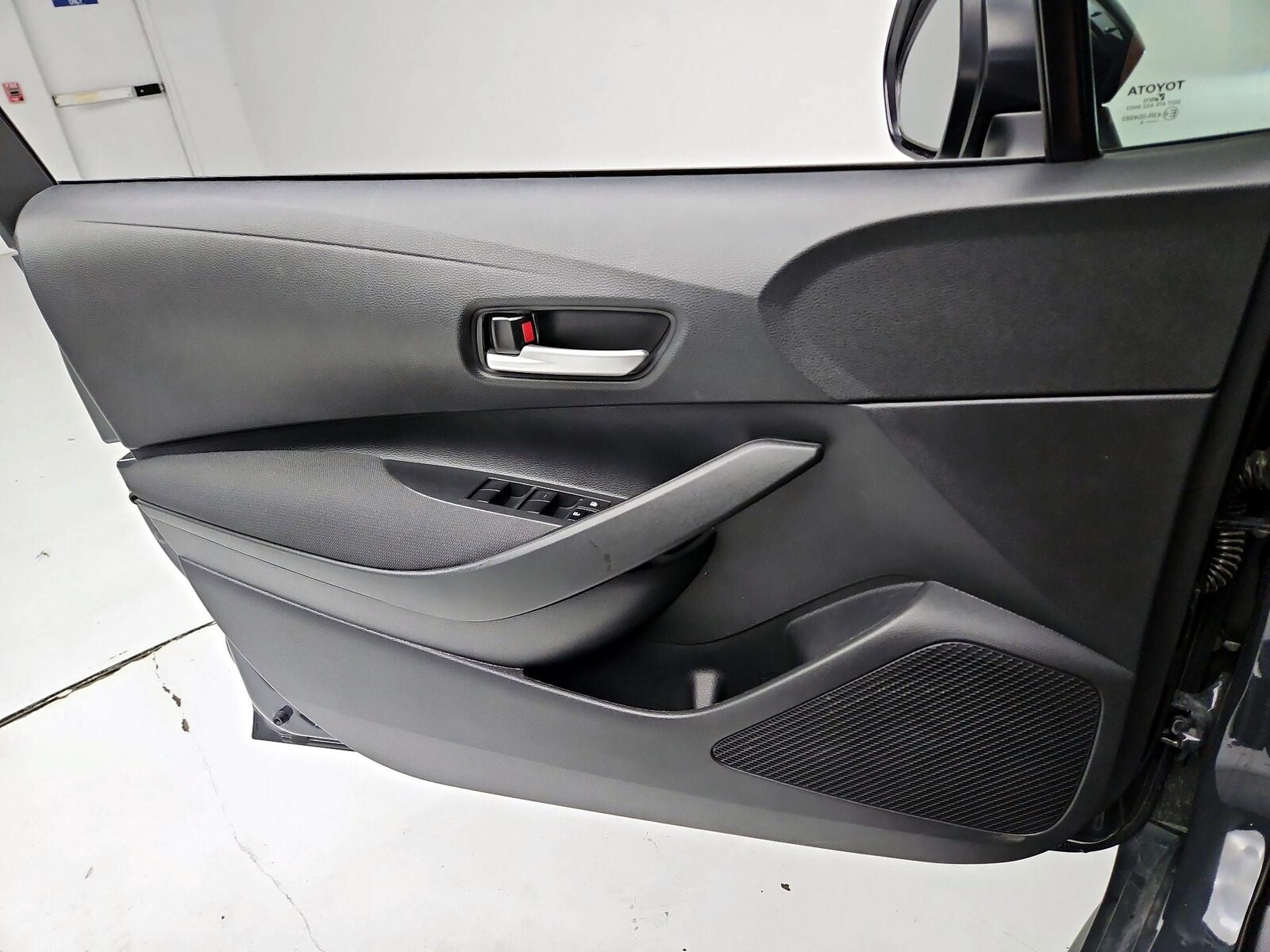 2026 Toyota Corolla SE - Photo 13