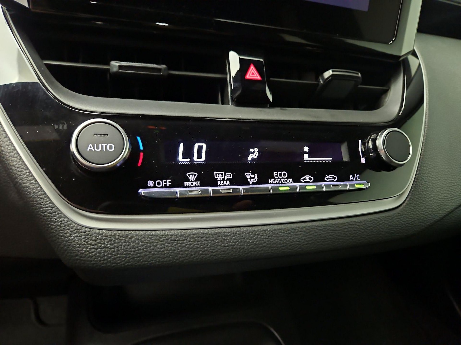 2026 Toyota Corolla SE - Photo 17