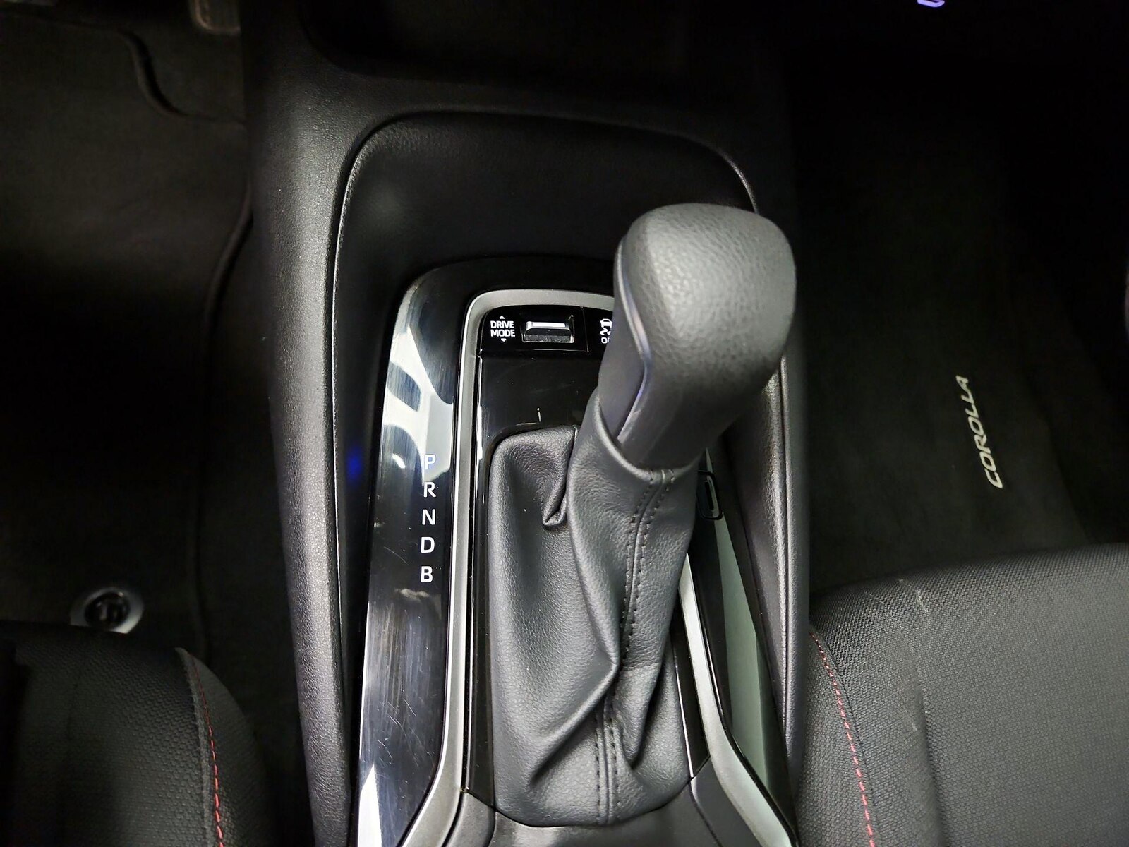 2026 Toyota Corolla SE - Photo 18